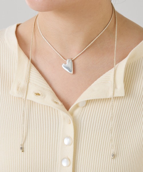 PAPILLONNER(パピヨネ)の「コードネックレス(ネックレス・レディース・アイボリー/ブラック・FREE)」の2枚目の写真