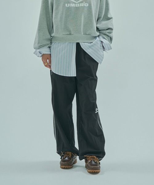 UMBRO（アンブロ）の「(UMBRO × ROSE BUD)NYLON PANTS（その他パンツ・レディース・ブラック/ベージュ・ONE SIZE）」の2枚目の写真