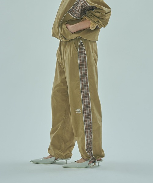 UMBRO（アンブロ）の「(UMBRO × ROSE BUD)NYLON PANTS（その他パンツ・レディース・ブラック/ベージュ・ONE SIZE）」の12枚目の写真