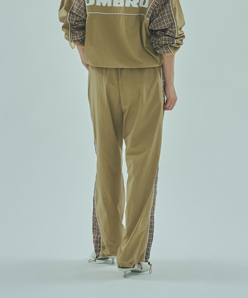 UMBRO（アンブロ）の「(UMBRO × ROSE BUD)NYLON PANTS（その他パンツ・レディース・ブラック/ベージュ・ONE SIZE）」の13枚目の写真