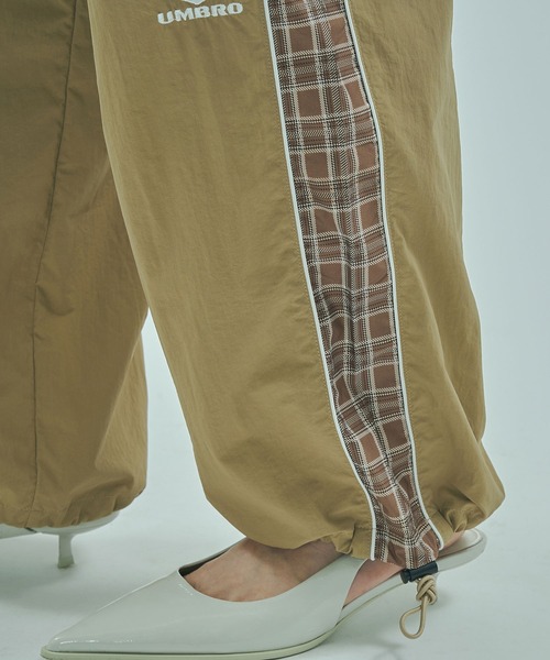 UMBRO（アンブロ）の「(UMBRO × ROSE BUD)NYLON PANTS（その他パンツ・レディース・ブラック/ベージュ・ONE SIZE）」の18枚目の写真
