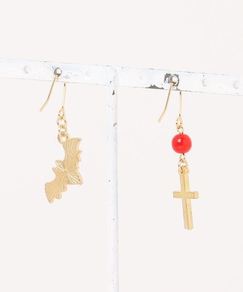 VIBGYOR(ヴィブジョー)の「【MUURABBTI】コウモリと十字架のピアス(MA)(ピアス(両耳用)・レディース・ゴールド・FREE)」の2枚目の写真