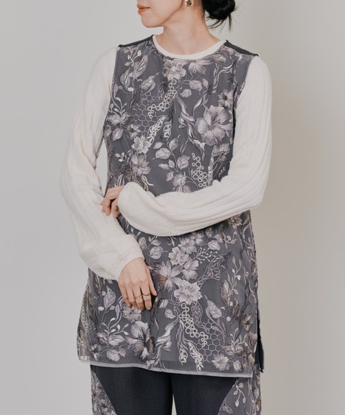 TEVALT(ヴァレット)の「ベルト付レーストップス(Tシャツ/カットソー・レディース・ブラウン/ライトグレー・38)」の1枚目の写真