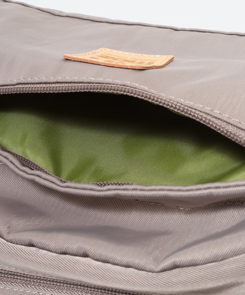 moz(モズ)の「moz 撥水ミニショルダーBAG(ショルダーバッグ・メンズ・グレイッシュベージュ/ネイビー/ブラック/ネイビー系・FREE)」の11枚目の写真