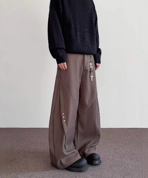 lilful(リルフル)の「バルーンカーブシルエットスタッズスラックス(スラックス・メンズ・ブラック/ブラウン・L/M)」の4枚目の写真