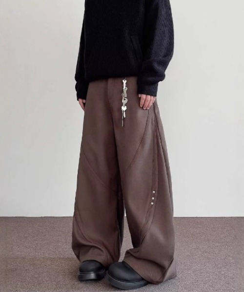 lilful(リルフル)の「バルーンカーブシルエットスタッズスラックス(スラックス・メンズ・ブラック/ブラウン・L/M)」の16枚目の写真