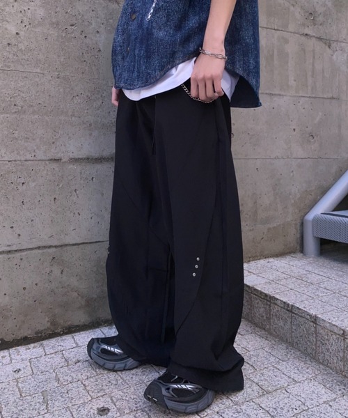 lilful(リルフル)の「バルーンカーブシルエットスタッズスラックス(スラックス・メンズ・ブラック/ブラウン・L/M)」の17枚目の写真