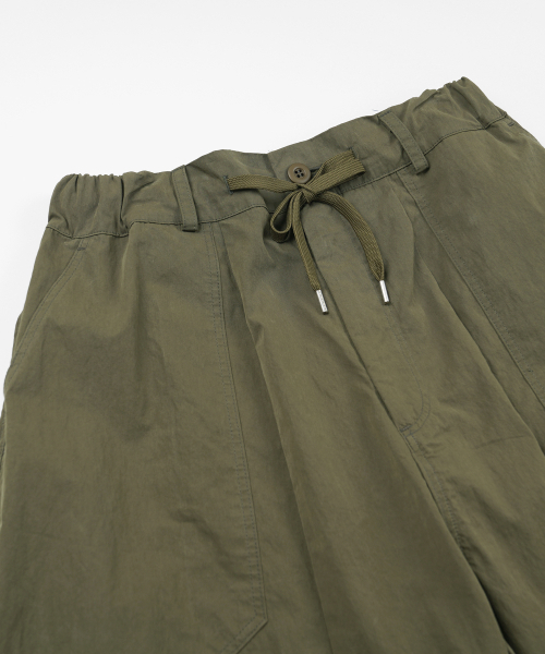 FRIZMWORKS（フリズムワークス）の「FOLD FATIGUE WIDE PANTS _ OLIVE（その他パンツ・メンズ・その他・LARGE/X-LARGE/SMALL/MEDIUM）」の3枚目の写真