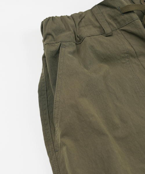 FRIZMWORKS（フリズムワークス）の「FOLD FATIGUE WIDE PANTS _ OLIVE（その他パンツ・メンズ・その他・LARGE/X-LARGE/SMALL/MEDIUM）」の4枚目の写真
