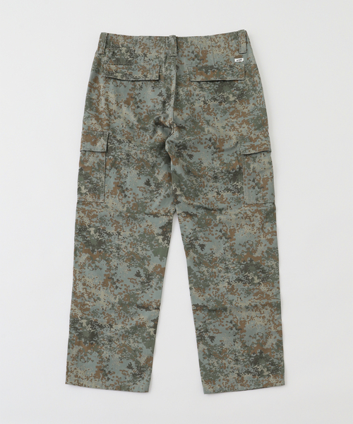 Guess(ゲス)の「GUESS Originals/ゲス オリジナルス TWILL GARGO PANT(カーゴパンツ・メンズ・チャコールグレー・31/29)」の2枚目の写真