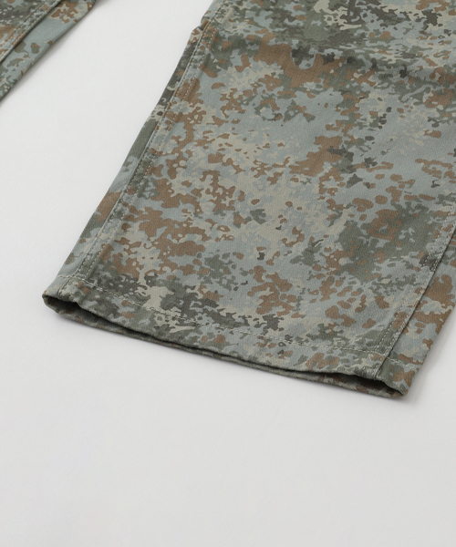 Guess(ゲス)の「GUESS Originals/ゲス オリジナルス TWILL GARGO PANT(カーゴパンツ・メンズ・チャコールグレー・31/29)」の5枚目の写真