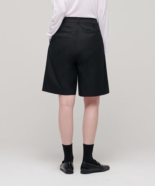 MUSINSA STANDARD WOMAN（ムシンサスタンダードウーマン）の「ウィメンズコットンワイドバミューダショーツ[ブラック]（その他パンツ・レディース・その他・30/24/25/26/27/28/29）」の6枚目の写真