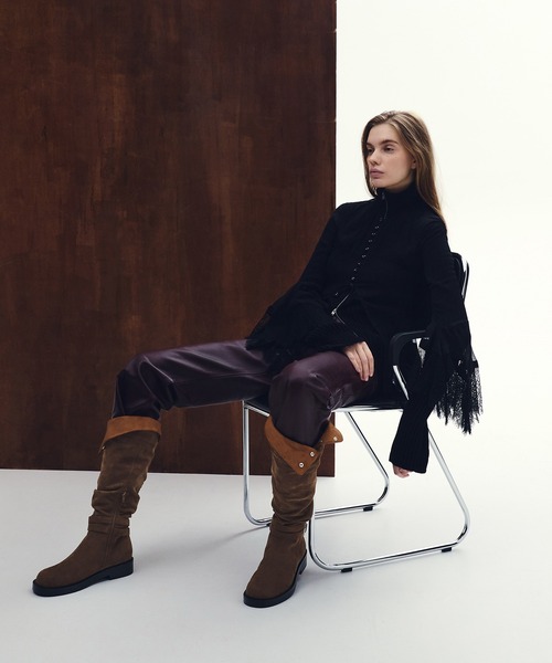 CHARLES & KEITH(チャールズ & キース)の「Ellis エリス ルーチドバックル フォールドオーバー サイハイブーツ(ブーツ・レディース・ブラウン系その他7/ブラック・22.5cm/25.5cm/24.5cm/23.5cm/23cm/25cm)」の13枚目の写真