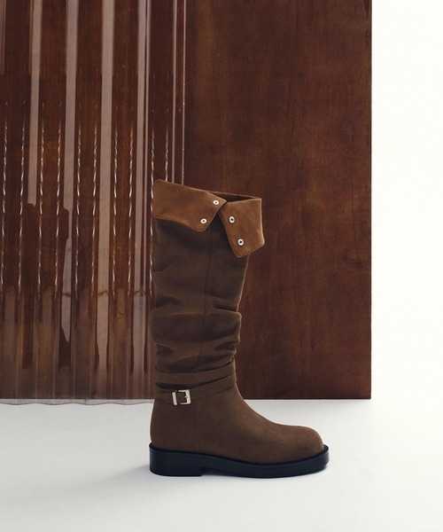 CHARLES & KEITH(チャールズ & キース)の「Ellis エリス ルーチドバックル フォールドオーバー サイハイブーツ(ブーツ・レディース・ブラウン系その他7/ブラック・22.5cm/25.5cm/24.5cm/23.5cm/23cm/25cm)」の11枚目の写真