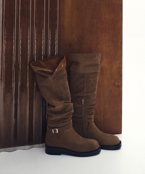 CHARLES & KEITH(チャールズ & キース)の「Ellis エリス ルーチドバックル フォールドオーバー サイハイブーツ(ブーツ・レディース・ブラウン系その他7/ブラック・22.5cm/25.5cm/24.5cm/23.5cm/23cm/25cm)」の10枚目の写真