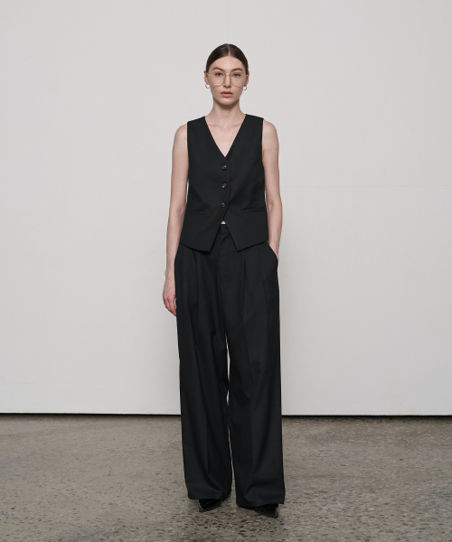 FROMWHERE(フロムウェア)の「Wool Wide Pleated Trousers Black(スラックス・レディース・その他・MEDIUM)」の1枚目の写真