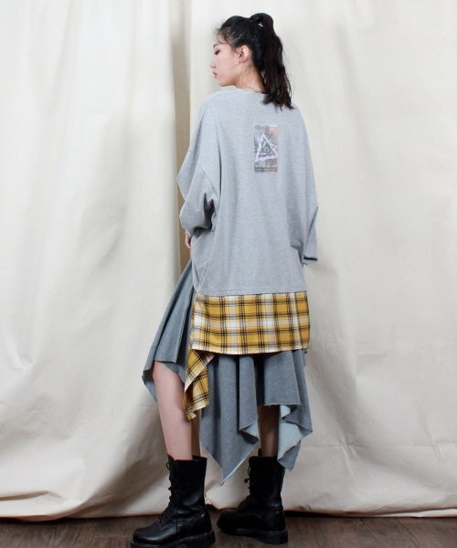 DEMARC(ドゥマーク)の「男女共用チェックバランス長袖Tシャツグレー(Tシャツ/カットソー・レディース・その他・FREE)」の1枚目の写真