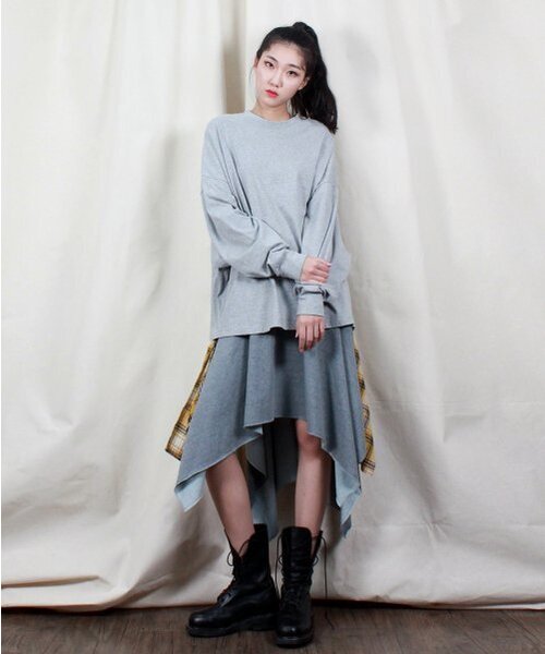 DEMARC(ドゥマーク)の「男女共用チェックバランス長袖Tシャツグレー(Tシャツ/カットソー・レディース・その他・FREE)」の2枚目の写真