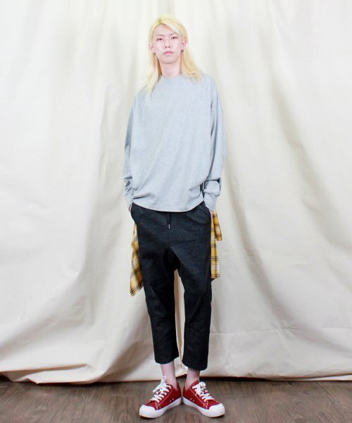 DEMARC(ドゥマーク)の「男女共用チェックバランス長袖Tシャツグレー(Tシャツ/カットソー・レディース・その他・FREE)」の4枚目の写真