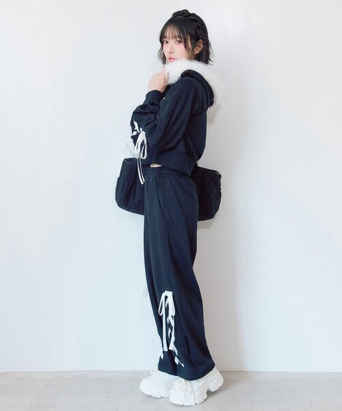 OLIVE des OLIVE(オリーブデオリーブ)の「レースアップバレルレッグパンツ(スウェットパンツ・レディース・ピンク/トップグレー/ブラック/ミント・FREE)」の16枚目の写真