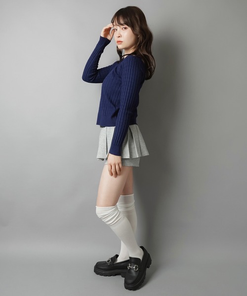 SPINNS（スピンズ）の「きちんと見えなのに気張らない 細ケーブルポロニット（ニット/セーター・レディース・レッド/ネイビー/グレー・ONESIZE）」の18枚目の写真