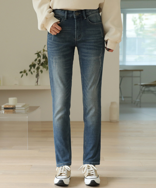 BBAEBBAE（ペッペ）の「フリース裏地ブルーウォッシングスリムストレートデニムパンツ（デニムパンツ・レディース・ブルー・38/36/34/32/30/26/28）」の5枚目の写真