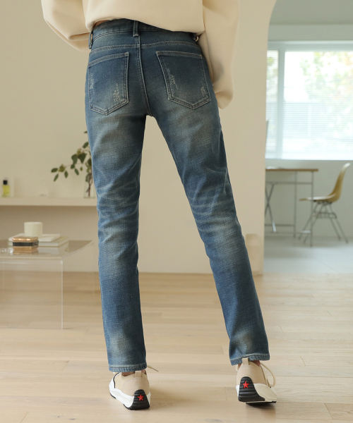 BBAEBBAE（ペッペ）の「フリース裏地ブルーウォッシングスリムストレートデニムパンツ（デニムパンツ・レディース・ブルー・38/36/34/32/30/26/28）」の4枚目の写真