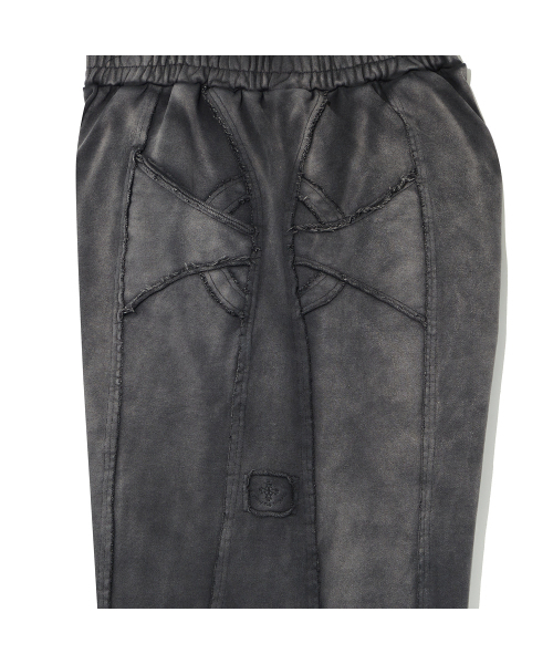 WANGGWAN（ワングァン）の「エチッドクロススウェットパンツ（スウェットパンツ・メンズ・ブラック・MEDIUM/LARGE）」の4枚目の写真