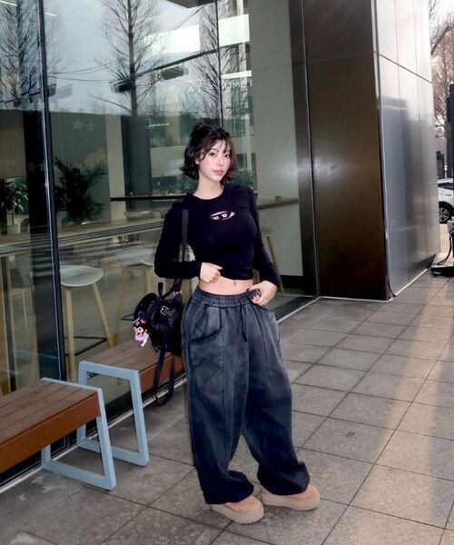 WANGGWAN（ワングァン）の「エチッドクロススウェットパンツ（スウェットパンツ・メンズ・ブラック・MEDIUM/LARGE）」の7枚目の写真