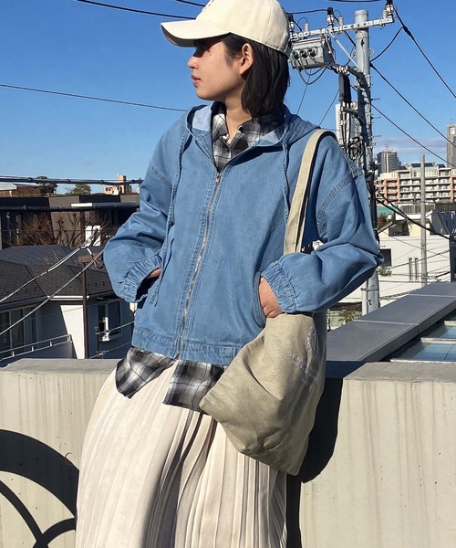 AS KNOW AS plus（アズノゥアズプラス）の「○フード付き ゆるっとビッグサイズ デニムブルゾン 【UNISEX ITEM】（デニムジャケット・レディース・ブルー/ブラック/ネイビー・FREE）」の7枚目の写真