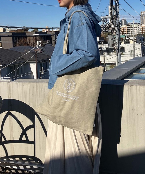 AS KNOW AS plus（アズノゥアズプラス）の「○フード付き ゆるっとビッグサイズ デニムブルゾン 【UNISEX ITEM】（デニムジャケット・レディース・ブルー/ブラック/ネイビー・FREE）」の8枚目の写真