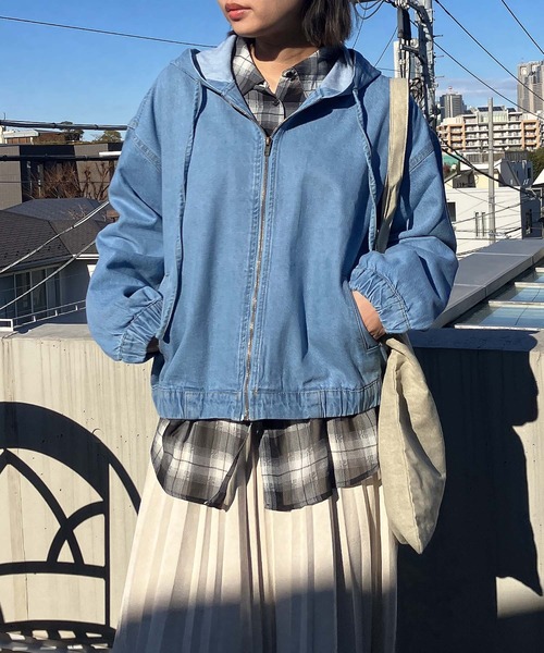AS KNOW AS plus（アズノゥアズプラス）の「○フード付き ゆるっとビッグサイズ デニムブルゾン 【UNISEX ITEM】（デニムジャケット・レディース・ブルー/ブラック/ネイビー・FREE）」の10枚目の写真