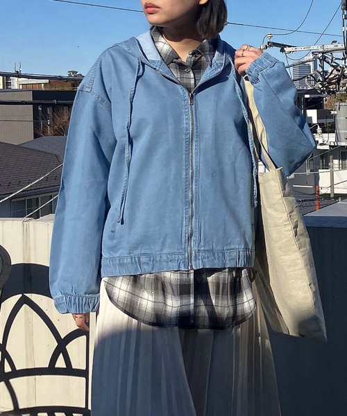 AS KNOW AS plus（アズノゥアズプラス）の「○フード付き ゆるっとビッグサイズ デニムブルゾン 【UNISEX ITEM】（デニムジャケット・レディース・ブルー/ブラック/ネイビー・FREE）」の11枚目の写真