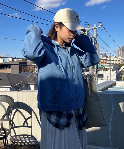 AS KNOW AS plus（アズノゥアズプラス）の「○フード付き ゆるっとビッグサイズ デニムブルゾン 【UNISEX ITEM】（デニムジャケット・レディース・ブルー/ブラック/ネイビー・FREE）」の12枚目の写真