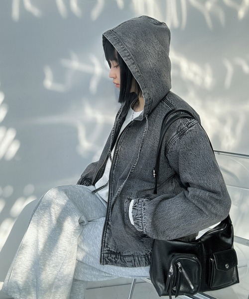 AS KNOW AS plus（アズノゥアズプラス）の「○フード付き ゆるっとビッグサイズ デニムブルゾン 【UNISEX ITEM】（デニムジャケット・レディース・ブルー/ブラック/ネイビー・FREE）」の15枚目の写真