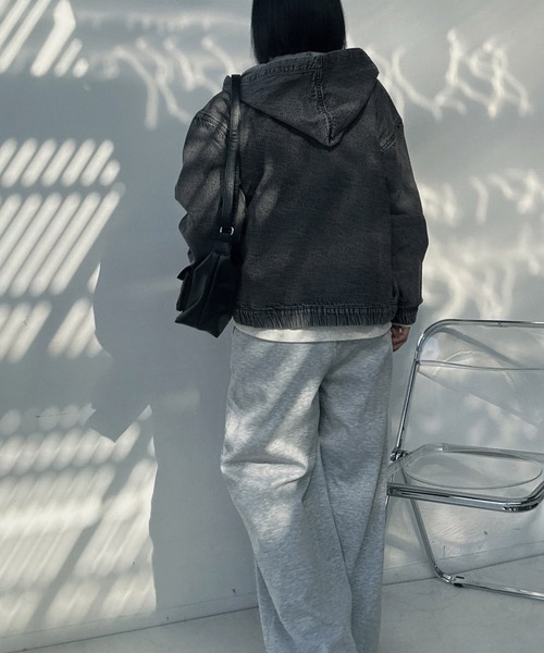 AS KNOW AS plus（アズノゥアズプラス）の「○フード付き ゆるっとビッグサイズ デニムブルゾン 【UNISEX ITEM】（デニムジャケット・レディース・ブルー/ブラック/ネイビー・FREE）」の21枚目の写真