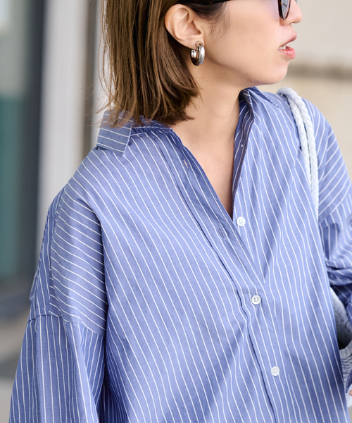 FRAMeWORK(フレームワーク)の「BLUE STRIPE オーバーシャツ(シャツ/ブラウス・レディース・ブルー/サックスブルー/ネイビー・FREE)」の3枚目の写真