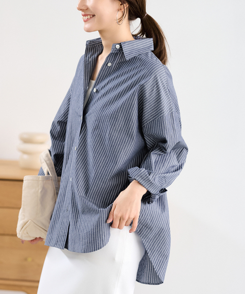FRAMeWORK(フレームワーク)の「BLUE STRIPE オーバーシャツ(シャツ/ブラウス・レディース・ブルー/サックスブルー/ネイビー・FREE)」の4枚目の写真
