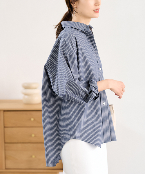 FRAMeWORK(フレームワーク)の「BLUE STRIPE オーバーシャツ(シャツ/ブラウス・レディース・ブルー/サックスブルー/ネイビー・FREE)」の5枚目の写真