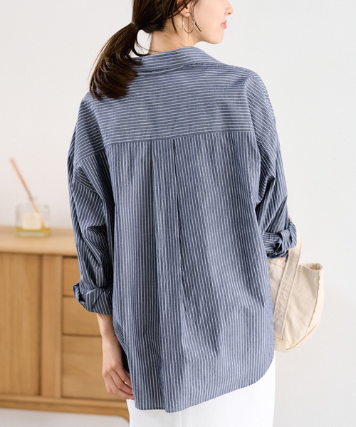 FRAMeWORK(フレームワーク)の「BLUE STRIPE オーバーシャツ(シャツ/ブラウス・レディース・ブルー/サックスブルー/ネイビー・FREE)」の6枚目の写真