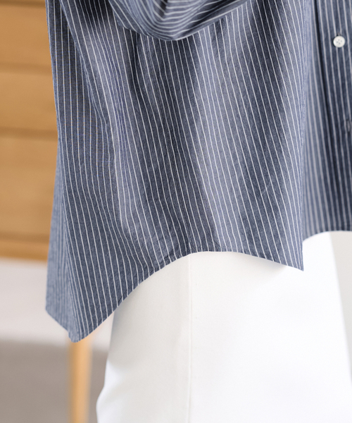 FRAMeWORK(フレームワーク)の「BLUE STRIPE オーバーシャツ(シャツ/ブラウス・レディース・ブルー/サックスブルー/ネイビー・FREE)」の8枚目の写真