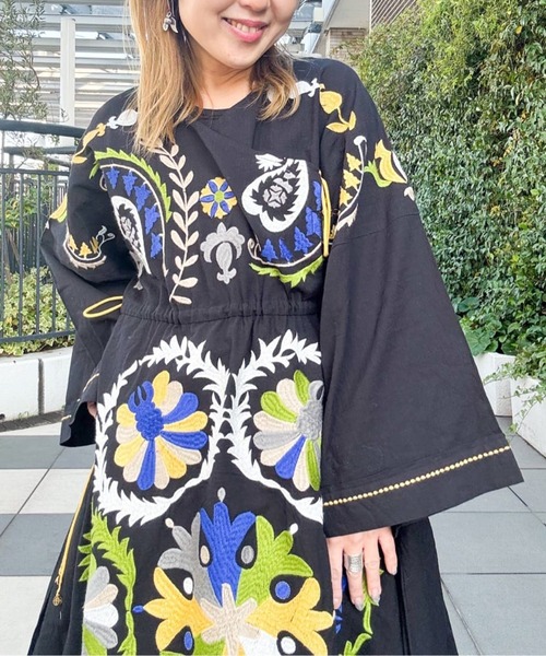 チャイハネ(チャイハネ)の「【チャイハネ】エルジャン刺繍カシュクールワンピース(ワンピース・レディース・ブルー/ブラック/ホワイト・FREE)」の13枚目の写真