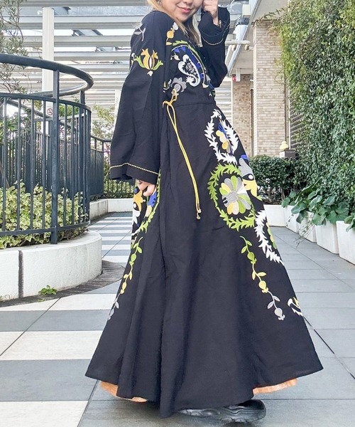 チャイハネ(チャイハネ)の「【チャイハネ】エルジャン刺繍カシュクールワンピース(ワンピース・レディース・ブルー/ブラック/ホワイト・FREE)」の11枚目の写真
