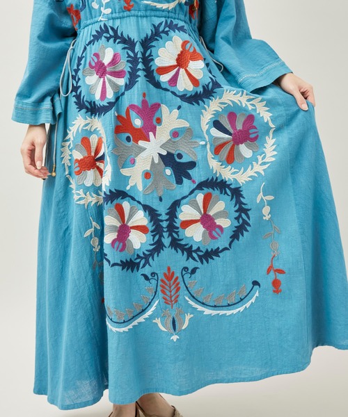 チャイハネ(チャイハネ)の「【チャイハネ】エルジャン刺繍カシュクールワンピース(ワンピース・レディース・ブルー/ブラック/ホワイト・FREE)」の16枚目の写真