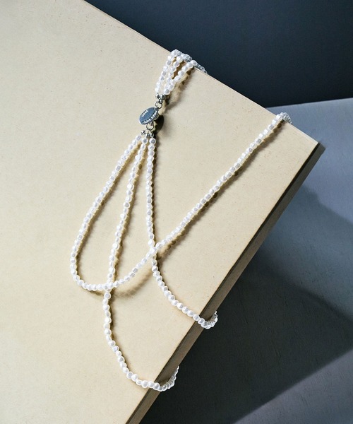 ROSE BUD（ローズバッド）の「THREE STRAND PEARL NECKLACE（ネックレス・レディース・ホワイト・ONE SIZE）」の2枚目の写真