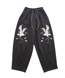 A NOTHING（アナッシング）の「CRANE EMB. H-T SWEAT PANTS (Charcoal)（スウェットパンツ）」