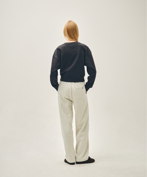 MARITHE + FRANCOIS GIRBAUD（マリテフランソワジルボー）の「W FLOWER CLASSIC LOGO CROP SWEATSHIRT（スウェット・レディース・チャコール/オートミール/スカイブルー・MEDIUM/SMALL）」の6枚目の写真