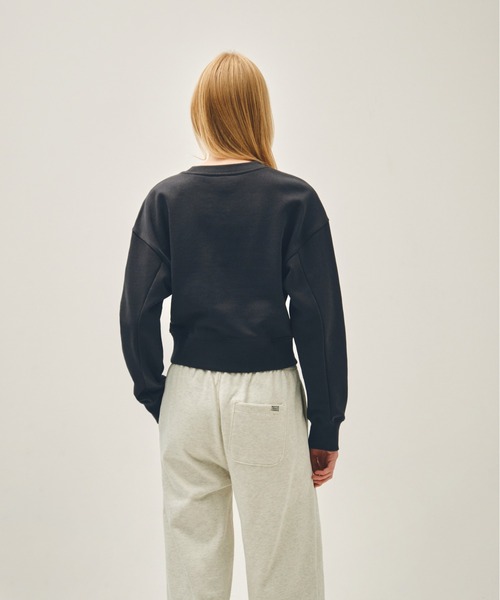 MARITHE + FRANCOIS GIRBAUD（マリテフランソワジルボー）の「W FLOWER CLASSIC LOGO CROP SWEATSHIRT（スウェット・レディース・チャコール/オートミール/スカイブルー・MEDIUM/SMALL）」の7枚目の写真