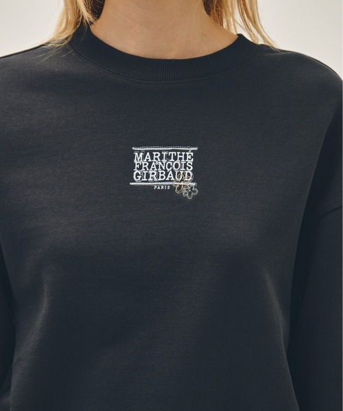 MARITHE + FRANCOIS GIRBAUD（マリテフランソワジルボー）の「W FLOWER CLASSIC LOGO CROP SWEATSHIRT（スウェット・レディース・チャコール/オートミール/スカイブルー・MEDIUM/SMALL）」の9枚目の写真