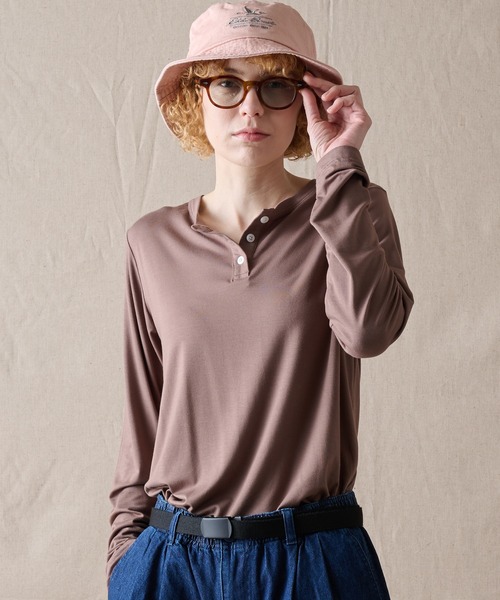 Eddie Bauer（エディーバウアー）の「エッセンシャル ヘンリーネックシャツ（Tシャツ/カットソー・レディース・ホワイト/杢グレー/ダークベージュ・XL/L/M/S）」の3枚目の写真